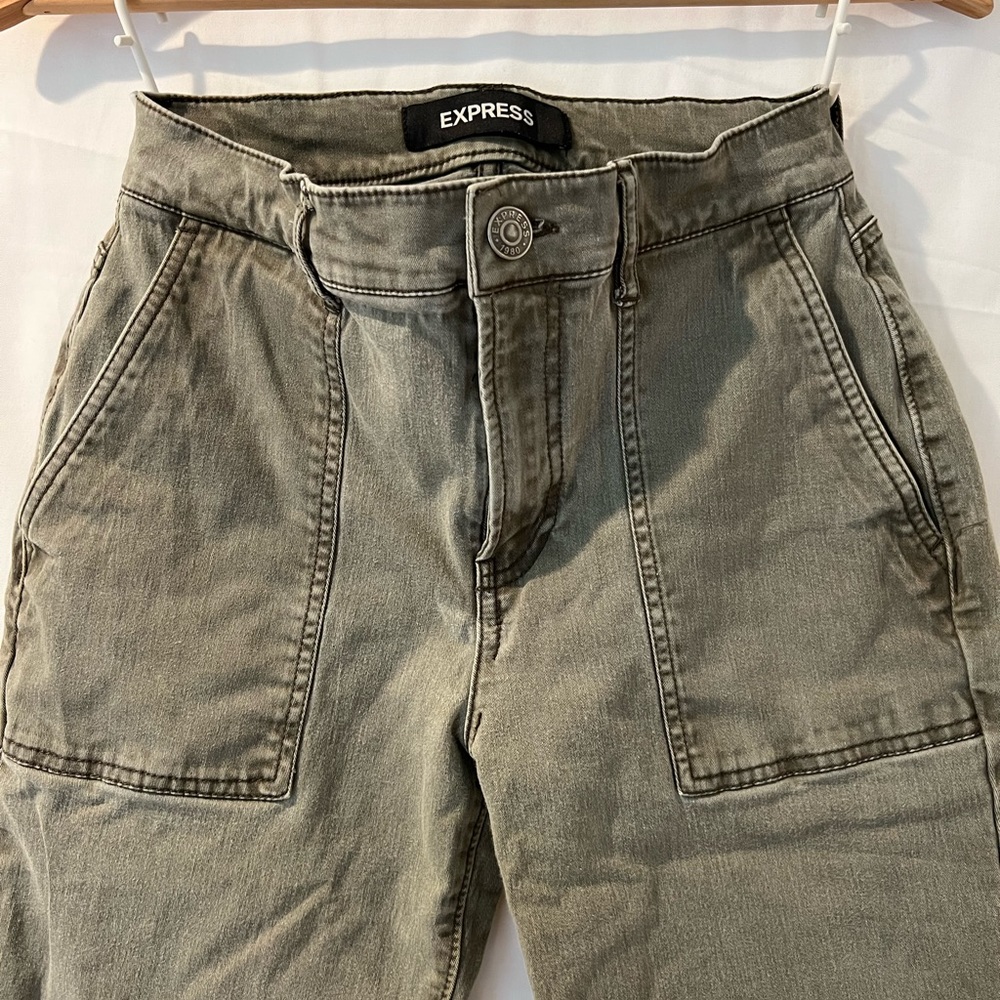 Express stretch cargo pant green cropped